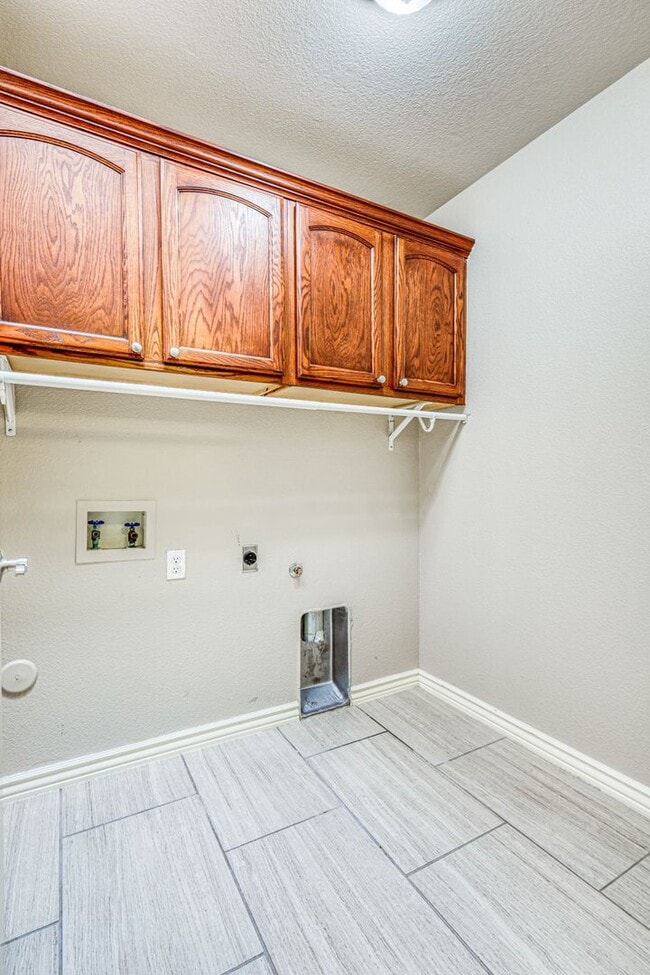 Building Photo - 5948 Anapaula Dr
