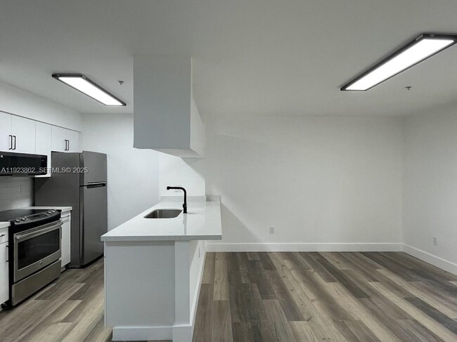 Building Photo - 440 S Park Rd