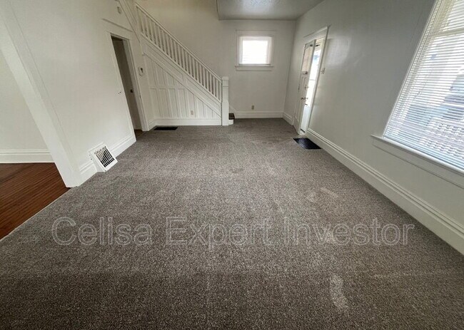 Building Photo - 1209 W Wildwood Ave