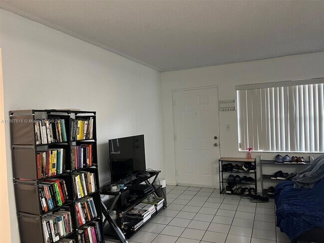 Building Photo - 8615 NW 5th Terrace