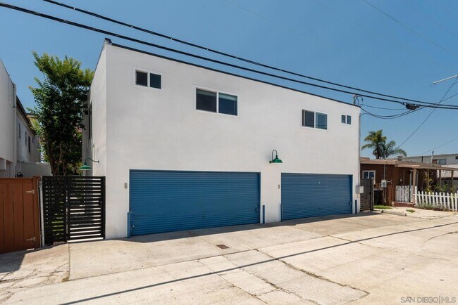 Building Photo - 3204 Collier Ave