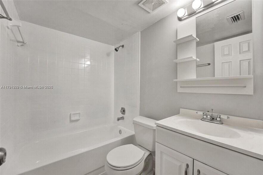 Building Photo - 3158 Coral Springs Dr