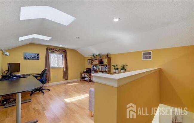 Building Photo - 17 Ashford Dr