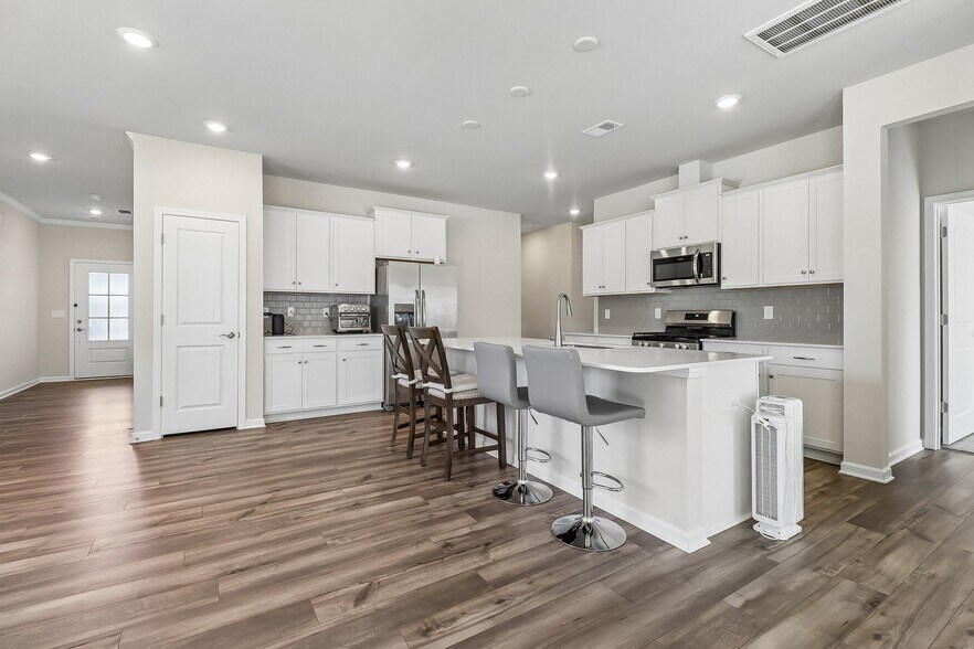 Building Photo - 250 Backspin Dr