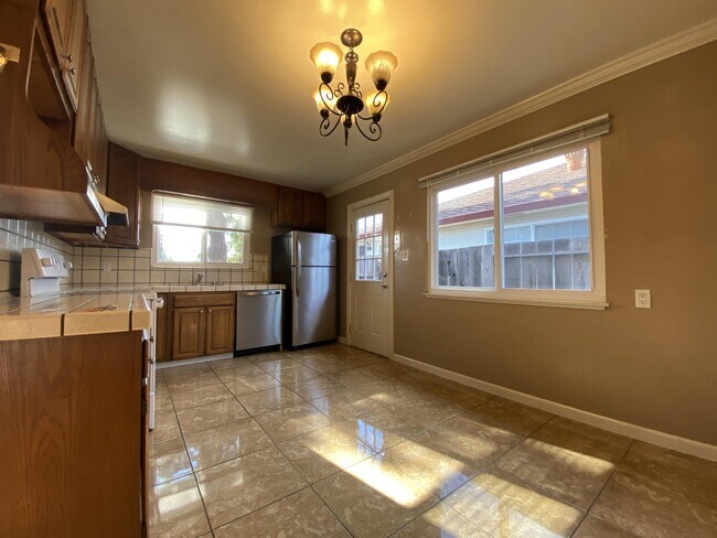 Building Photo - 668 Santa Coleta Ct