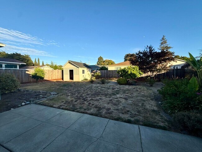 Building Photo - 145 Sylvan Ave