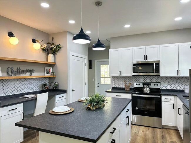 Building Photo - 3-Yr-Old Gem in East Brainerd – Prime Spot...