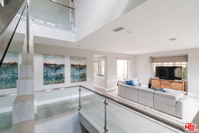 Building Photo - 13065 Bluff Creek Dr