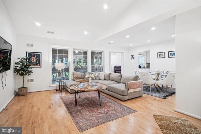 Building Photo - 10715 Kings Riding Way