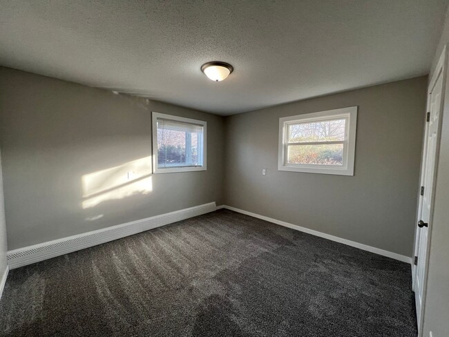 Building Photo - Recently Renovated 1-bed, 1-bath Apartment with Garage