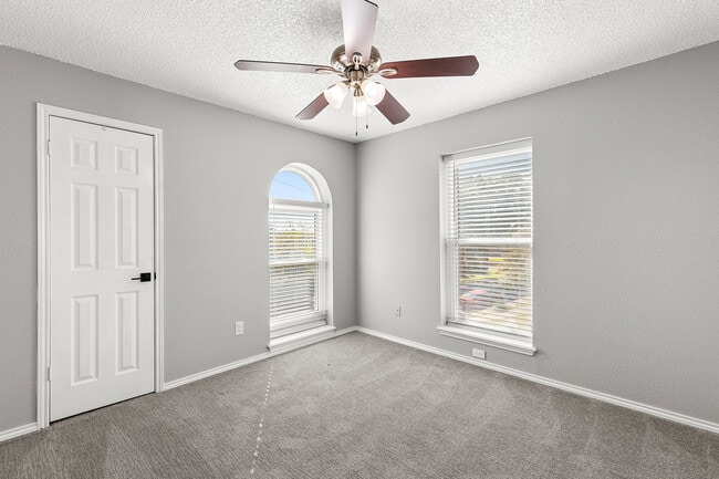 Building Photo - 4209 Green Oak Dr