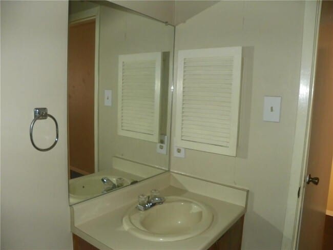 Building Photo - 9706 Eastwend Dr