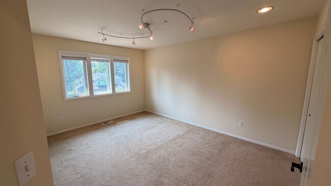Building Photo - Beautiful Upgraded 4 Bedroom 2.75 Bath Home in Sammamish