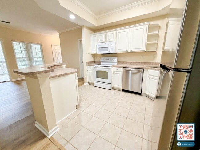 Building Photo - Beautiful 2 bedroom/2 bathroom Resort-Style Living Minutes from Beaches & Golf