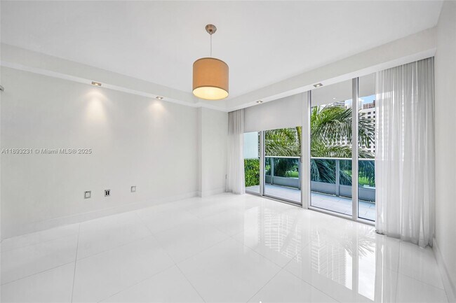 Building Photo - 200 Biscayne Blvd Way