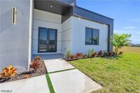 Building Photo - 1021 Chiquita Blvd S