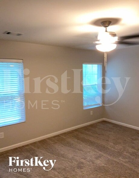 Building Photo - 3020 Mayfair Dr