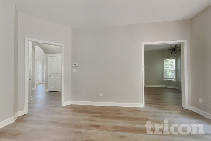 Building Photo - 212 Water Mill Rd