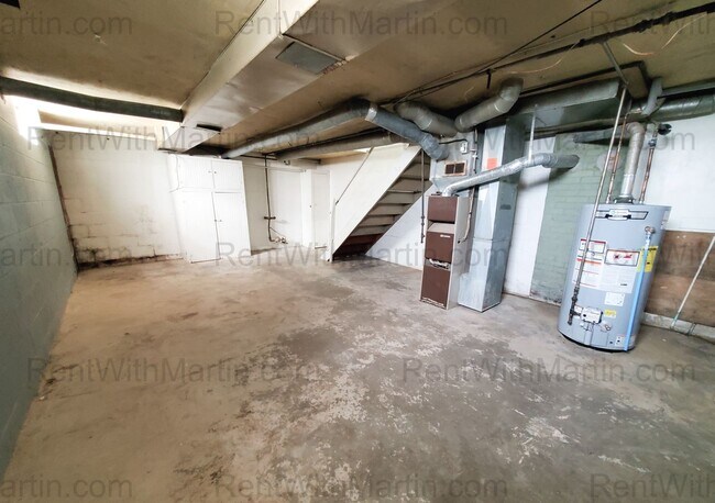 Building Photo - 1112-1114 Byron Ave