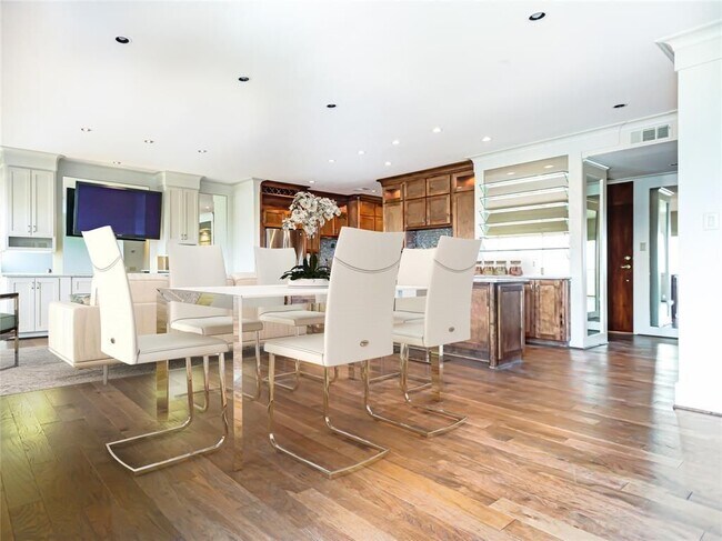 Building Photo - 2929 Buffalo Speedway