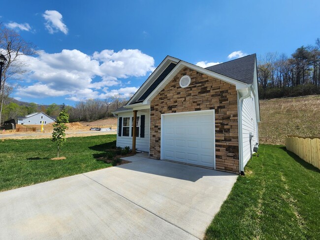 Building Photo - New Construction Rental-Black Mountain