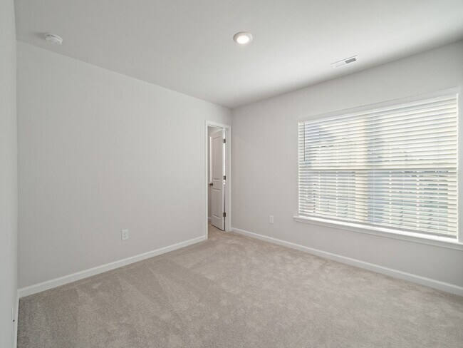 Building Photo - Beautiful Almost New Home with 5 Bedroom &...