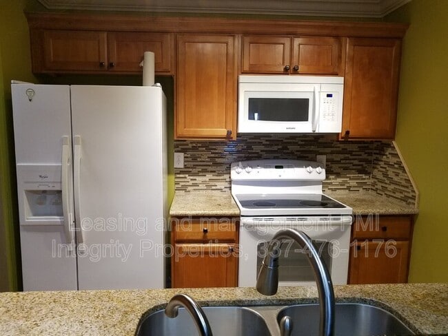 Building Photo - 193 Southfield Pkwy