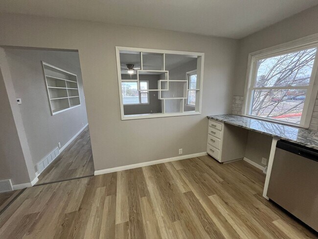 Building Photo - 311 6th St S