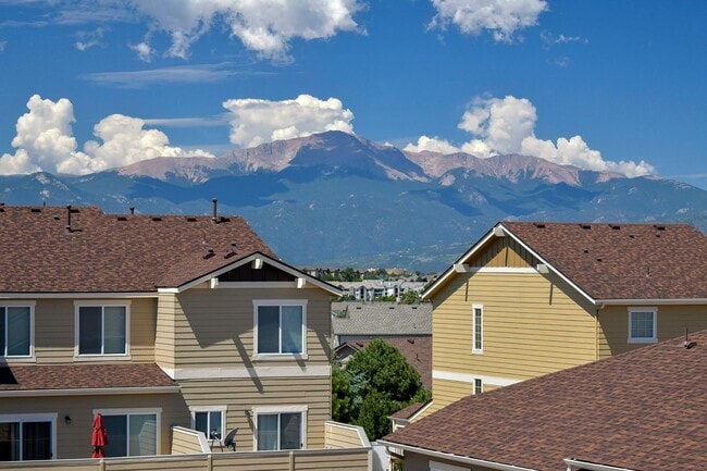 Building Photo - 2-Story Townhome - Excellent Condition