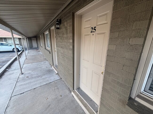 Building Photo - 1105 S State St