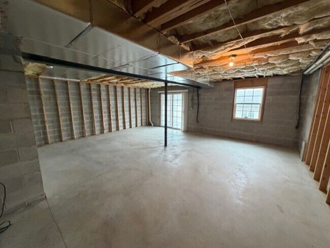 Building Photo - $2,000 townhome for rent Swatara township 3 bed 2.5 baths