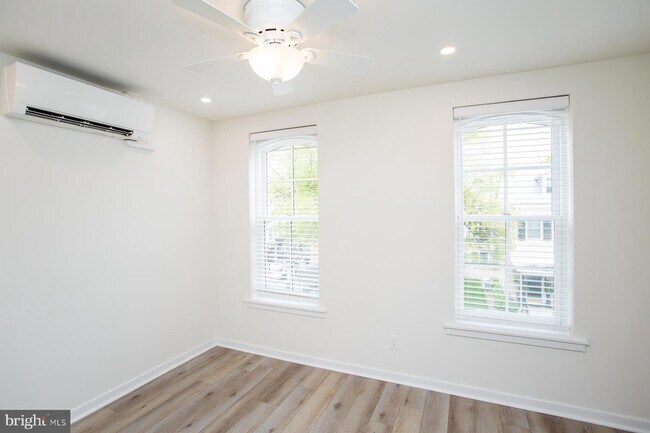 Building Photo - 41 Bridge St