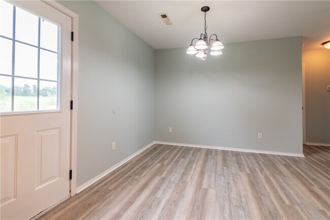 Building Photo - 992 Josie Kate Ln