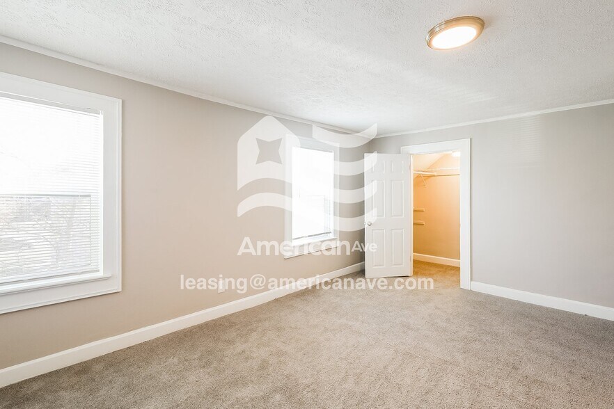 Building Photo - 644 E 34th St