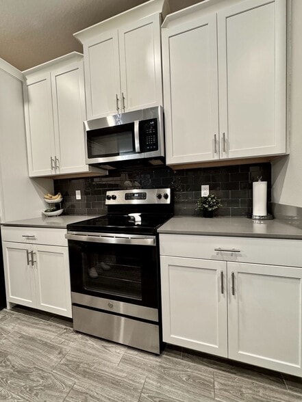 Building Photo - 1775 Good Neighbor Loop