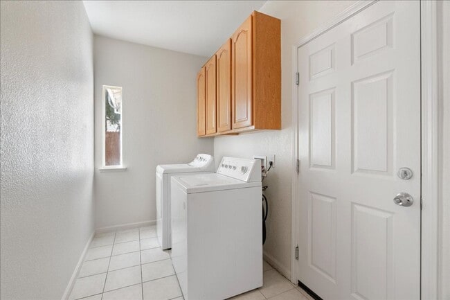 Building Photo - 7 Pewter Ct