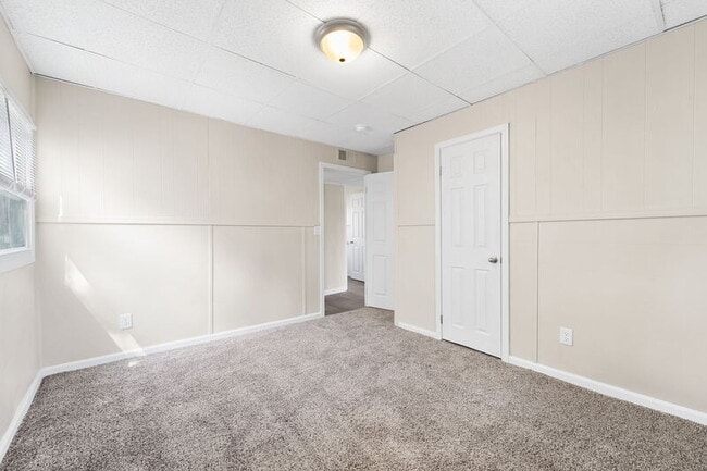 Building Photo - 14621 Agnes St