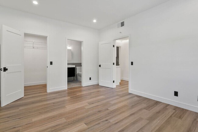 Building Photo - Stunning Single-Level 2-Bedroom Condo with Designer Upgrades Throughout!