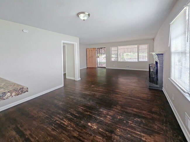 Building Photo - 4-Bedroom Ranch in the Heart of Atlanta – ...