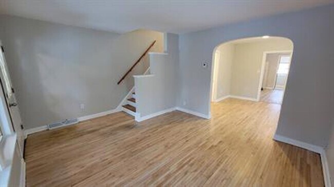 Building Photo - **Charming 1-Bedroom Plus Den Home with Modern Comforts**