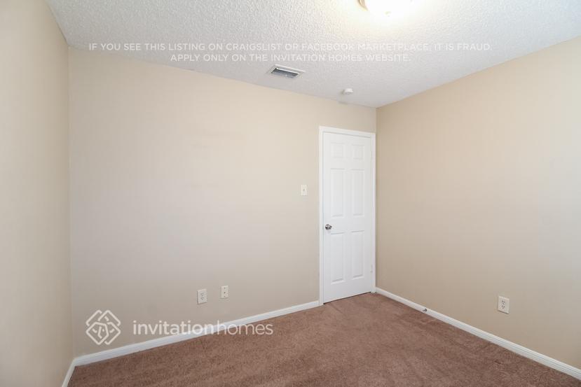 Building Photo - 301 Overland Dr
