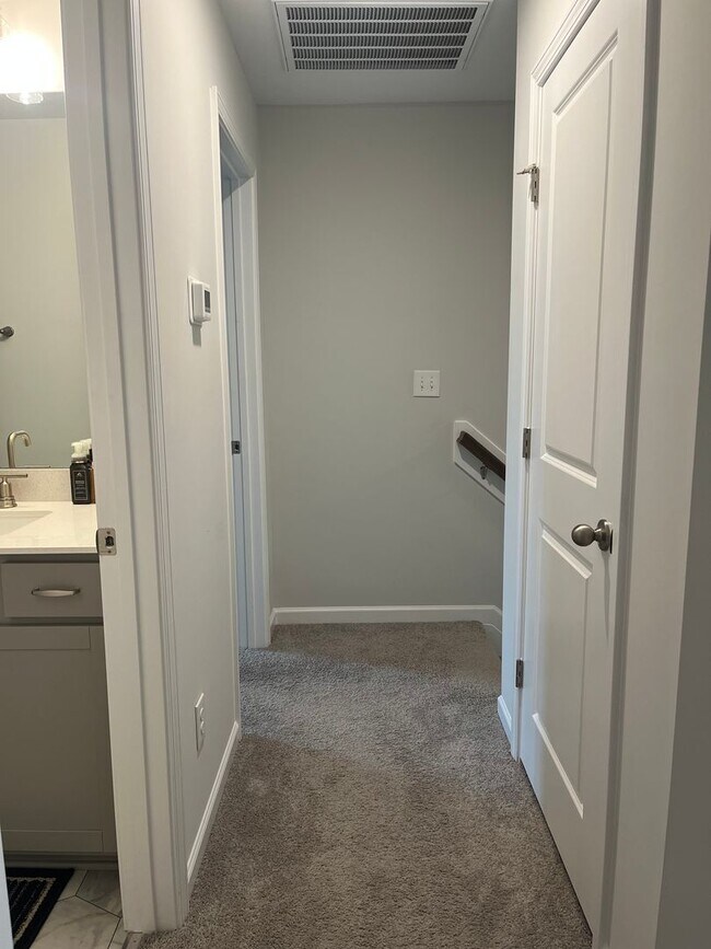 Building Photo - Lovely Energy Efficient Home In Smithfield...