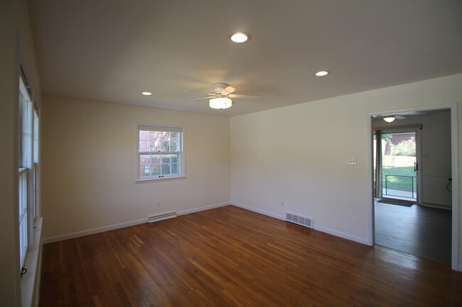 Building Photo - 2906 Brigadoon Pkwy