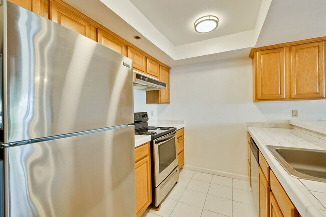 Building Photo - Beautiful and Spacious 1BR 1BA Condo in Pa...