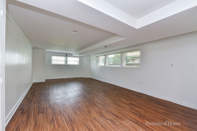 Building Photo - 591 S Grace St