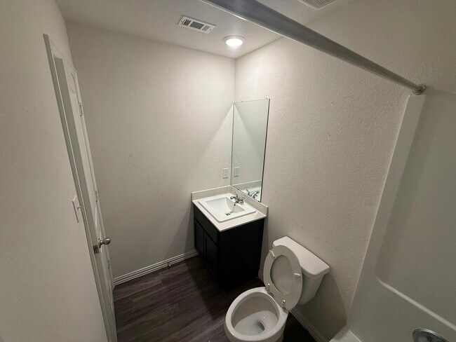 Building Photo - 5509 Nielan St