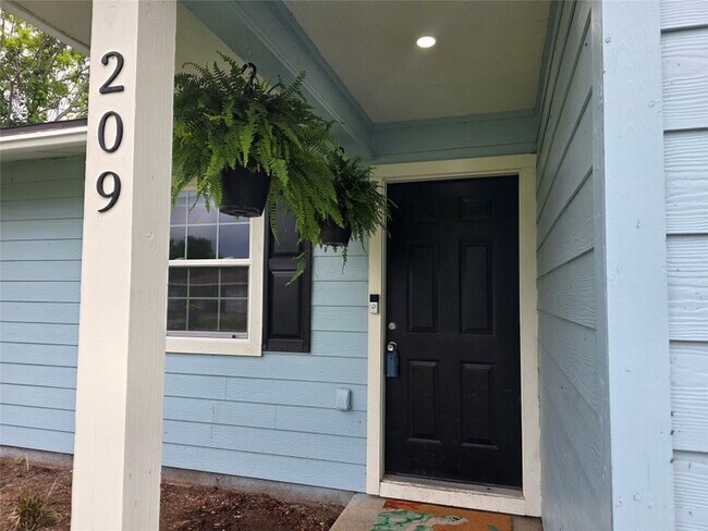 Building Photo - 209 Franlee St