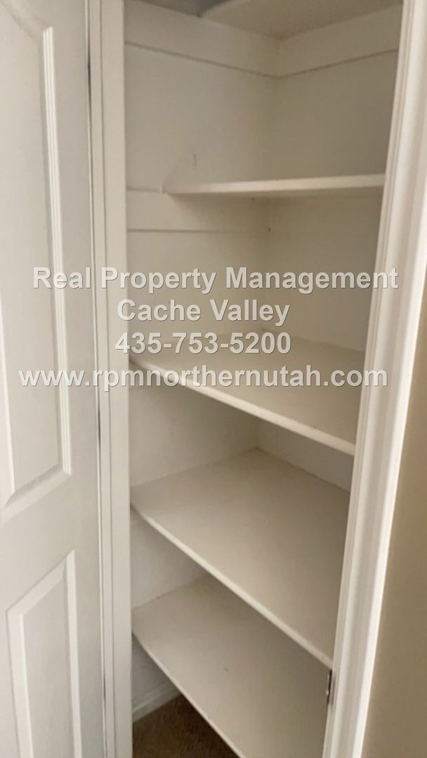 Building Photo - Beautiful 6 bedroom home available for immediate move in!