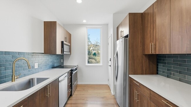 Building Photo - 207 Old Mountain Rd