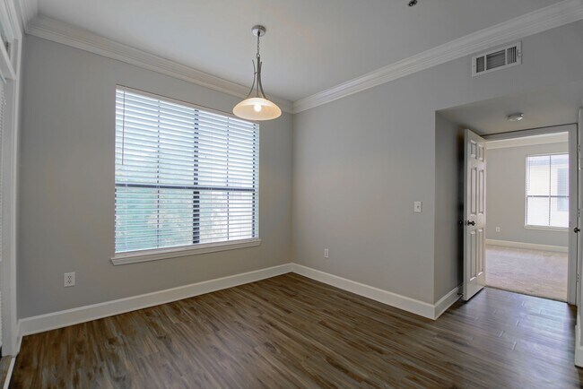 Building Photo - Brookhaven/Buckhead 2BR